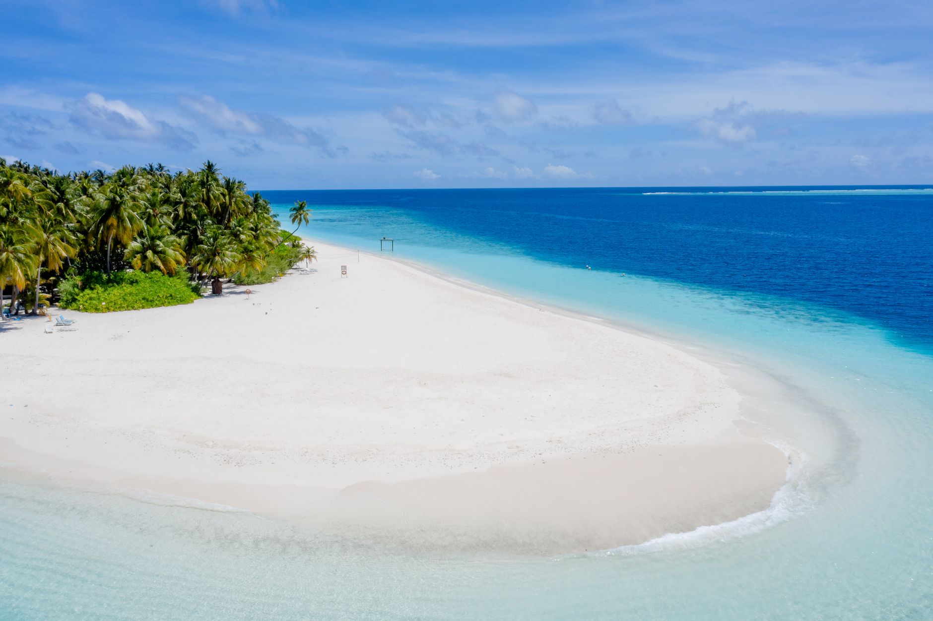 Beach Clubs, Bars & Dining